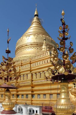 Myanmar 'ın antik kenti Bagan' daki Shwezigon Pagoda (Burma).
