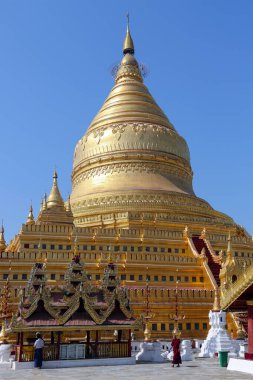 Myanmar 'ın antik kenti Bagan' daki Shwezigon Pagoda (Burma).