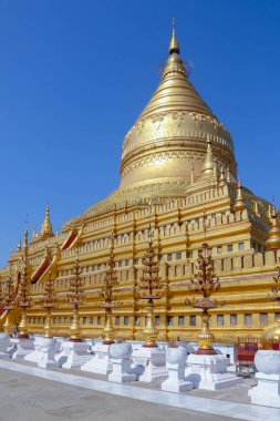 Myanmar 'ın antik kenti Bagan' daki Shwezigon Pagoda (Burma).