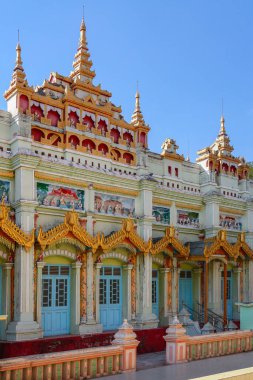 Myanmar 'daki (Burma) Monywa' daki Mohnyin Thambudhei Paya Budist tapınağı kompleksinin dışındadır. Tarih 1303, gerçi 1939 'da yeniden inşa edilmiş. Buda 'nın 500.000' den fazla resmini içerdiği söyleniyor..