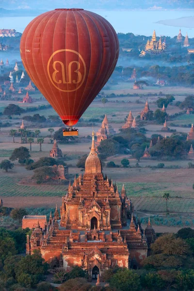 Early Morning Aerial View Hot Air Balloon Drifting Temples Archaeological — Stock Photo, Image