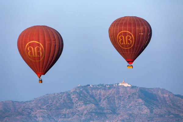 Early Morning Aerial View Two Hot Air Balloons Drifting Temples — Stock Photo, Image