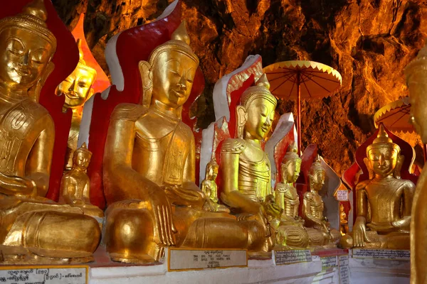 ミャンマー ビルマ の丘の中腹にあるピンダヤ洞窟寺院 高の仏像 洞窟寺院の内部には 最初に考えられている8000以上の仏像が含まれています1750年頃から — ストック写真