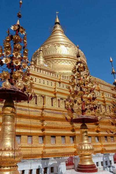 Myanmar 'ın antik kenti Bagan' daki Shwezigon Pagoda (Burma).