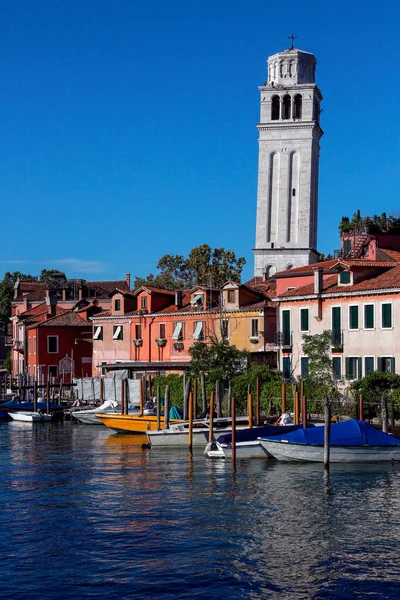 Opírající Campanile Ostrově Murano Benátské Laguně Benátek Severní Itálii — Stock fotografie