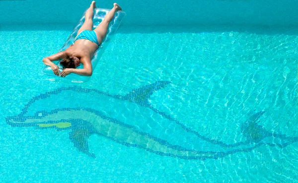 Young Woman Sunbathing Floating Airbed Swimming Pool Dolphin Motif — Photo