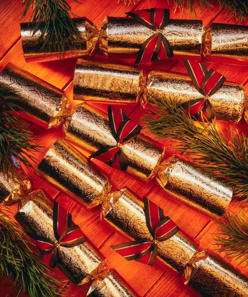 Christmas Crackers Festive Table Decorations Make Snapping Sound Pulled Open — Zdjęcie stockowe