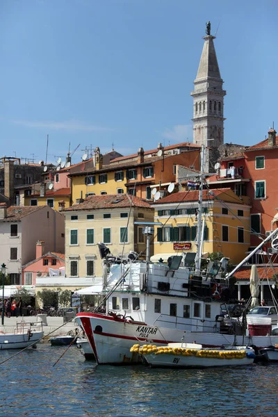 Rovinj Városa Kikötője Isztriai Félszigeten Horvátországban Várost Olasz Nevén Rovigno — Stock Fotó