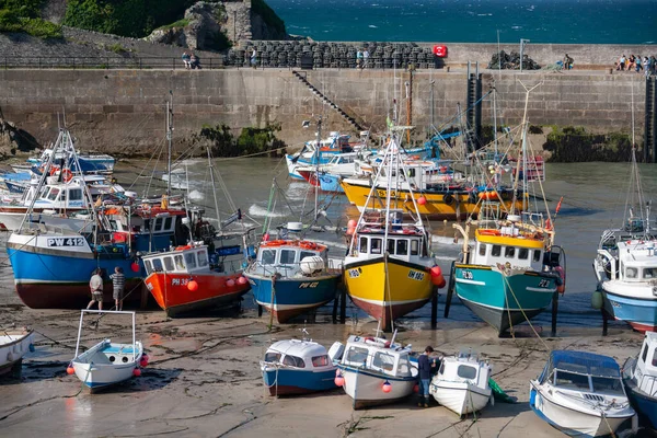 Cornwall Daki Newquay Limanı Nda Sular Çekilince Balıkçı Tekneleri Birleşik — Stok fotoğraf