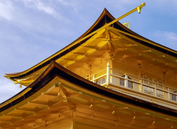 日本京都市金口寺 Kinkaku Golden Temple 它也被称为金亭寺 是禅宗佛寺和联合国教科文组织的世界遗产 — 图库照片