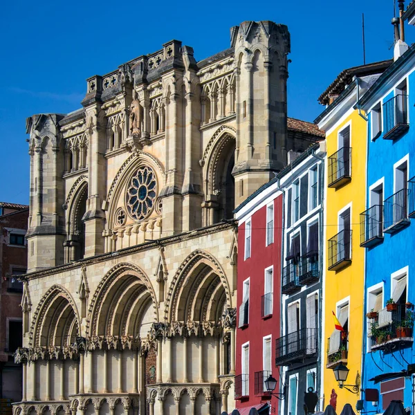 スペイン中部のラ マンチャ地方のクエンカ市にある広場の大聖堂 — ストック写真