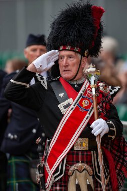 İskoçya 'daki Cowal Yarımadası' ndaki Dunoon yakınlarındaki Cowal Highland Oyunları 'nda boru şefi..