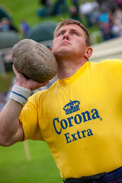 Tossing Stone Cowal Gathering Traditional Highland Games Held Each Year — Stock Photo, Image