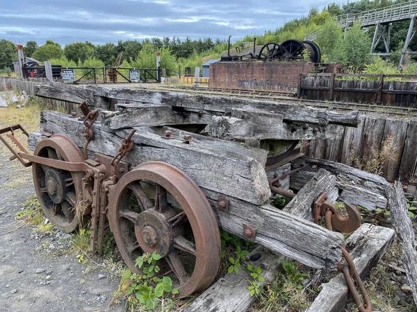 Industrieel Verval Oude Verlaten Spoorwegmaterieel Langzaam Aan Het Roesten — Stockfoto