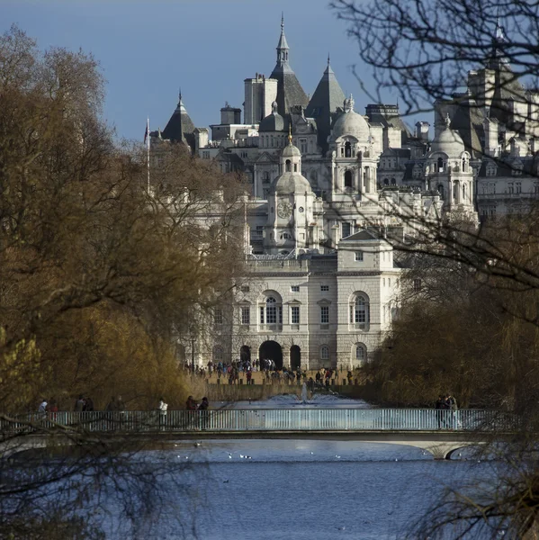 St James'ın Park ve at Muhafızlar Parade - Londra İngiltere — Stok fotoğraf