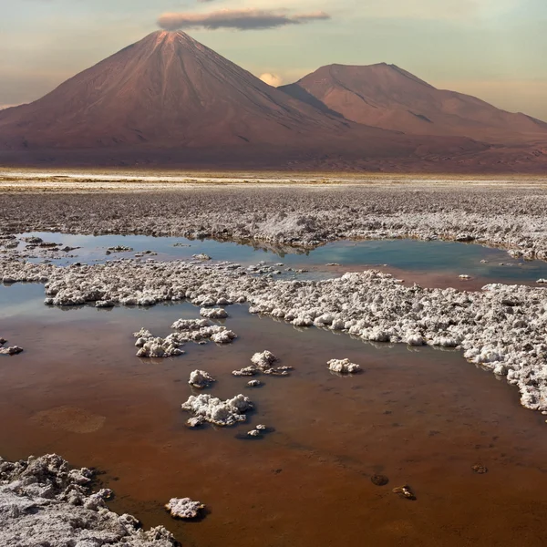 Mount licancabur vulkán - atacama-sivatag - chile — Stock Fotó