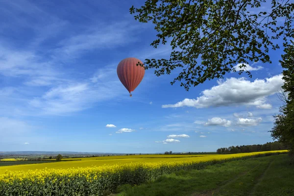 Yorkshire Countryside - Hot Air Balloon — Stock Photo, Image