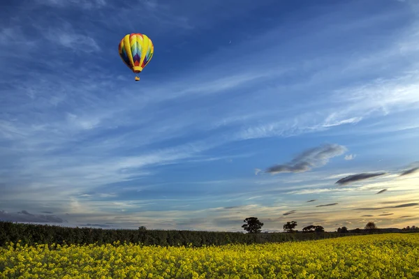 Hot Air Balloon - North Yorkshire Countryside - England — Stock Photo, Image