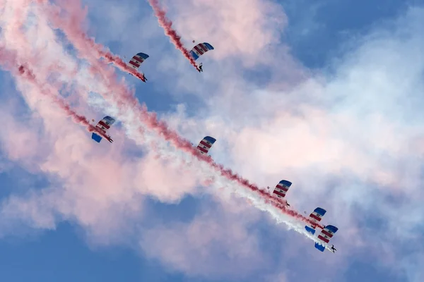 Falcons Parachute Display Team — Stock Photo, Image