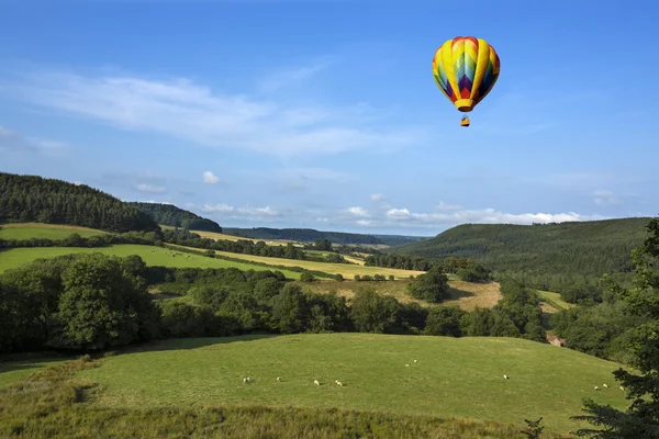 Sıcak hava balon - Yorkshire Dales - İngiltere — Stok fotoğraf
