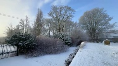 İngiltere 'nin kuzeydoğusunda, Kuzey Yorkshire' da Langton adlı küçük bir köydeki ortaçağ kilisesi..