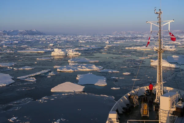 旅游破冰船-格陵兰岛 — 图库照片