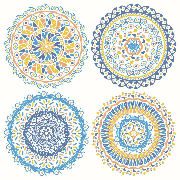 Parlak renkli geometrik yuvarlak etnik dekoratif unsurların koleksiyonu — Stok Vektör