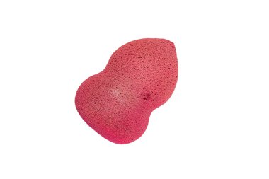 Eski kirli kozmetik sünger yakından izole edilmiş.