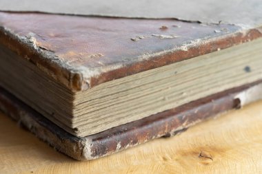 Eski bir kitabın detayları