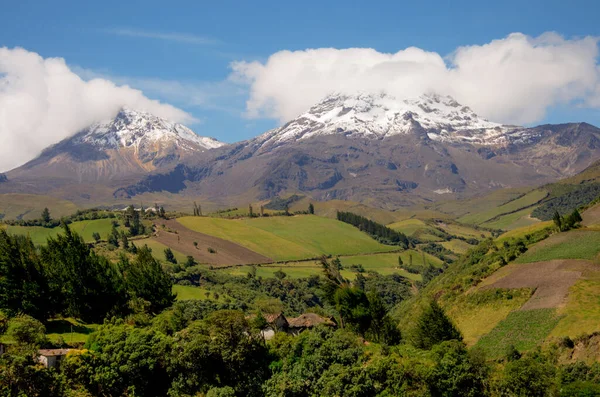 Los Picos Gemelos Del Volcán Ilinizas Ecuador — Foto de Stock