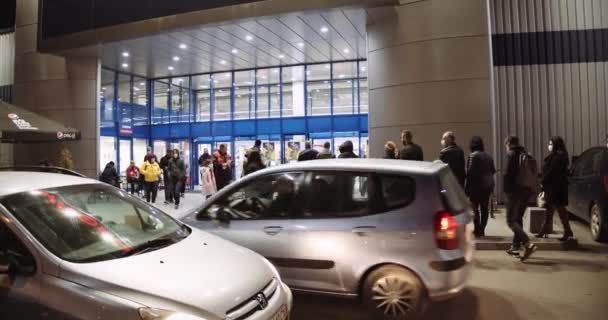 Orang Orang Yang Mengantri Untuk Penjualan Black Friday Supermarket Teknologi — Stok Video