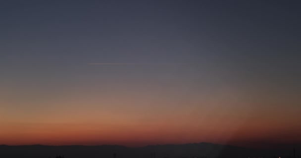 Gün Batımında Gökyüzü Manzarası Uçak Izleri — Stok video