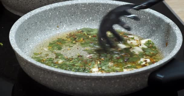 Cuisson Sauce Verte Ail Dans Une Casserole Pierre — Video