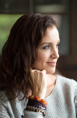 Kumral güzel kahverengi gözlü kadın