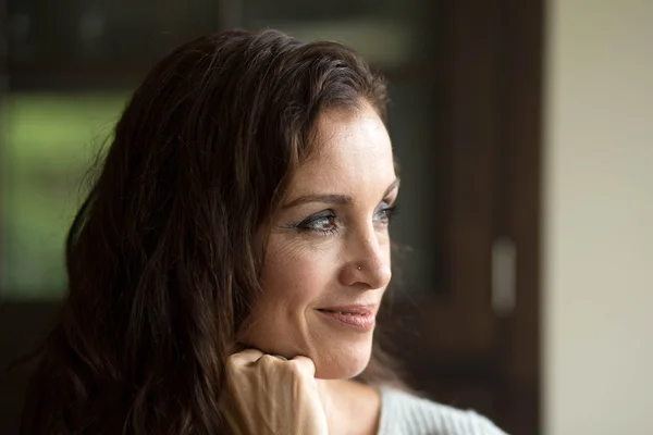 Woman with Brown Hair Beautiful Brown Eyes — Stock Photo, Image