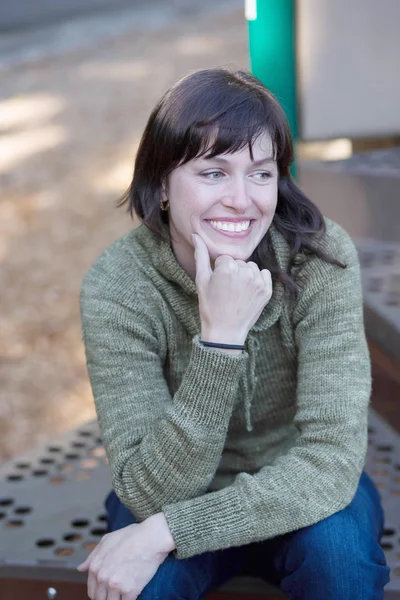 Athletic Woman with Brown Hair and Beautiful Green Eyes — Stock Photo, Image