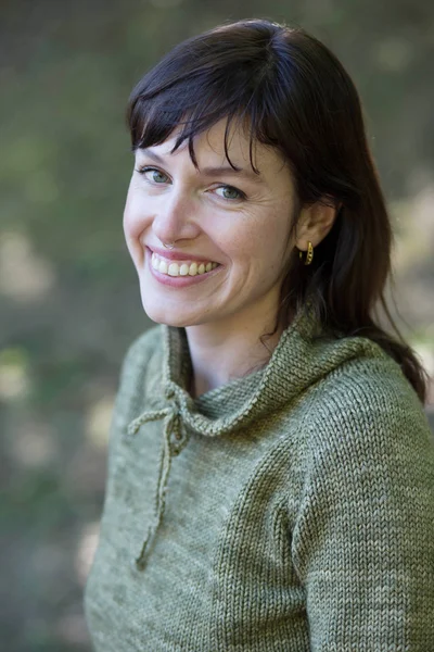 Athletic Woman with Brown Hair and Beautiful Green Eyes — Stock Photo, Image