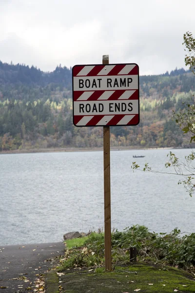 Rampe de bateau : extrémités de la route — Photo