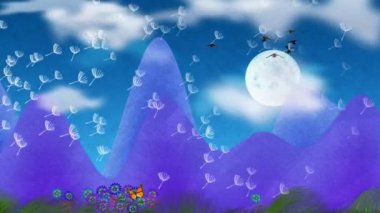 Bulutlu gökyüzünde ay. Mor dağlar