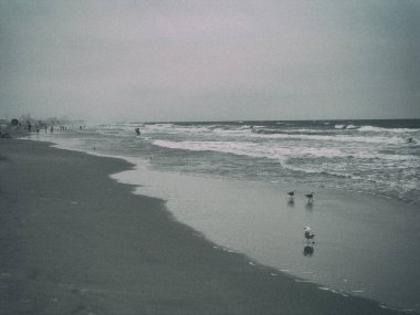 Deniz manzarası, bulutlu bir günde deniz manzarası.