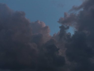 Gökyüzündeki bulutlar