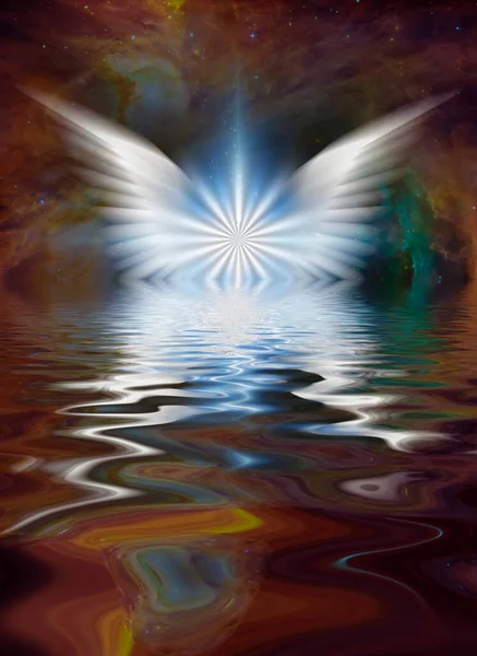 水面上に輝く天使の羽 — ストック写真