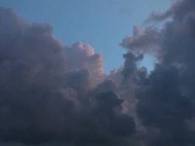 Gökyüzündeki bulutlar