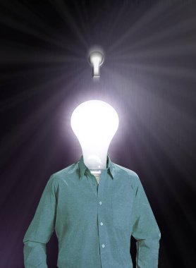 Işık anahtar deliğinden geliyor. Erkek kıyafetleri