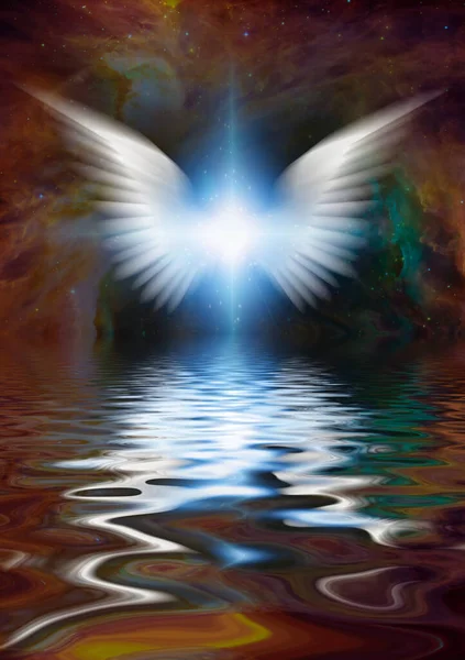 水面上に輝く天使の羽 — ストック写真