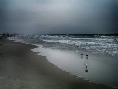 Deniz manzarası, bulutlu bir günde deniz manzarası.