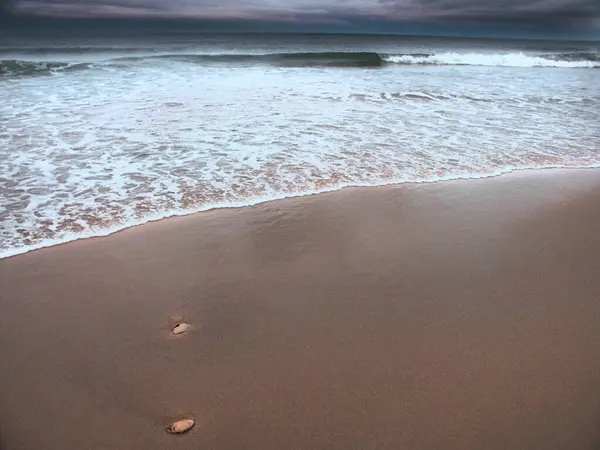 Sandstrand Och Vågor — Stockfoto