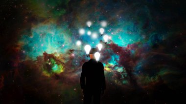 Siyah takım elbiseli adam fikirler üretir. Canlı boşluk