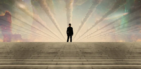 Muž Černém Obleku Pod Surrealistickou Oblohou — Stock fotografie