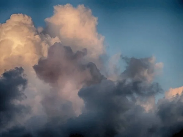 Schöne Kumuluswolken Himmel — Stockfoto